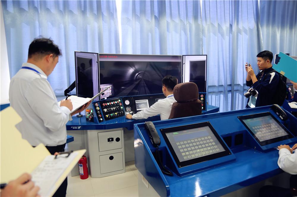 大專畢業(yè)后還能學(xué)火車司機(jī)嗎？有哪些要求