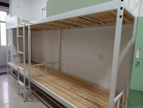 石家莊東華鐵路學校學生讓帶手機嗎？