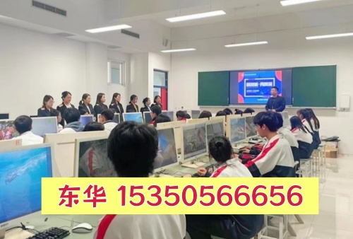 石家莊東華鐵路學(xué)校有校服嗎？平時(shí)讓穿校服嗎？